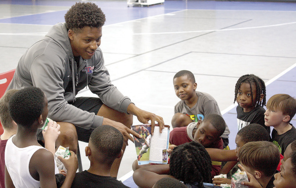 Bulldogs read books to Boys & Girls Clubs kids